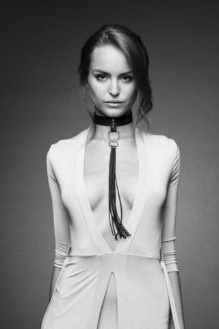 Obróżka z chwostem MAZE Tassel Choker Black Bijoux Indiscrets Bijoux Indiscrets