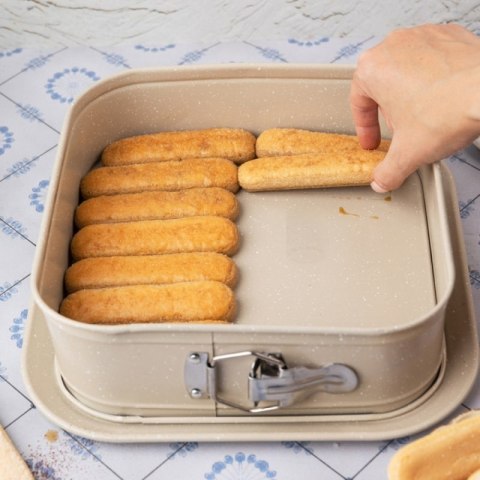 FORMA BLACHA KWADRATOWA ROZPINANA DO CIASTA 27,5x27,5cm KINGHOFF KH-1977 Kinghoff